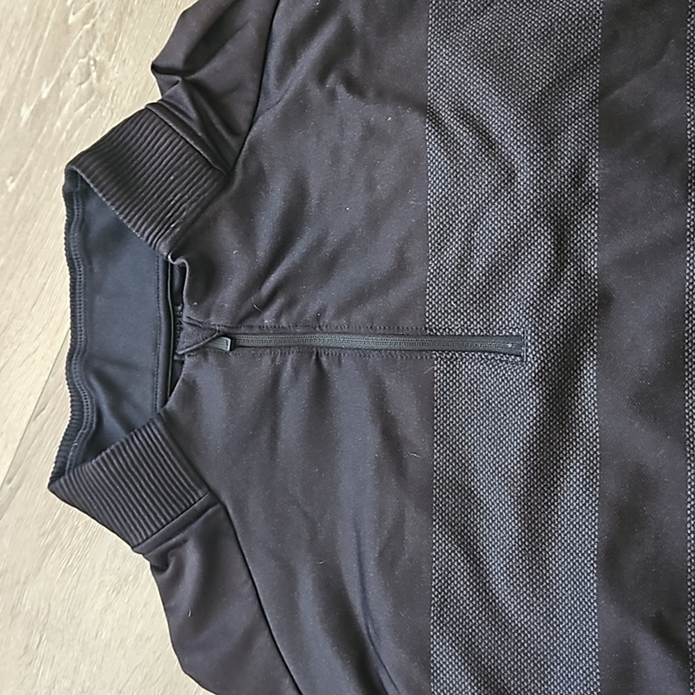 Black nike pull over